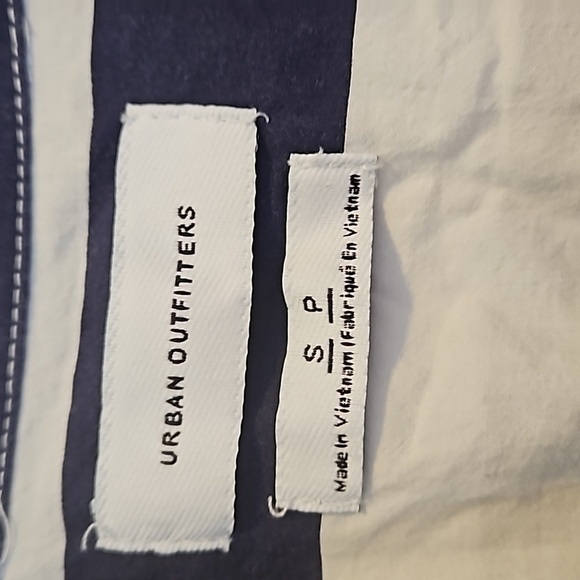 Urban Outfitters Men's Stripped Short Sleeve Button Down Size S - Picture 2 of 9